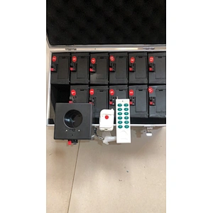 2023 Party Stage Fountain Effect New Remote Control Cold Pyro Machine Receiver Wedding Machine Wireless Fireworks Firing System