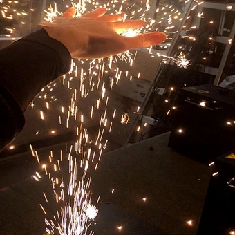 Chinese Wholesale Cold Fountain Indoor Sparklers Fireworks Machine Firing System Price