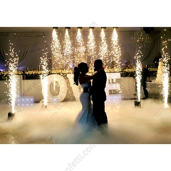 Stage Pyrotechnic Factory Electric Fire Indoor Firework Dmx 512 Fuochi D'artificio Cold Spark Fountain Wedding Sparkler Machine