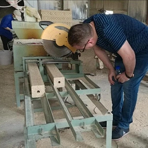 Wood Shaving /Sawdust Compressed Wood Pallet Making Machine