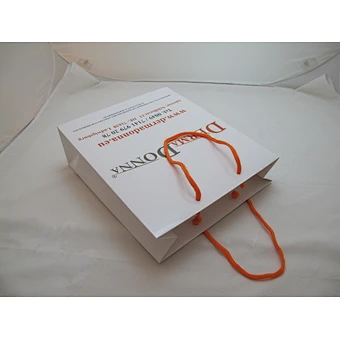 Wholesale White Paper Bag Printed Gift Bag With Cotton Rope