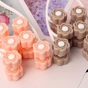 Manufacturer High Quality 6 Plum Blossom Shaped Roller Comfortable Rolling Facial Massager