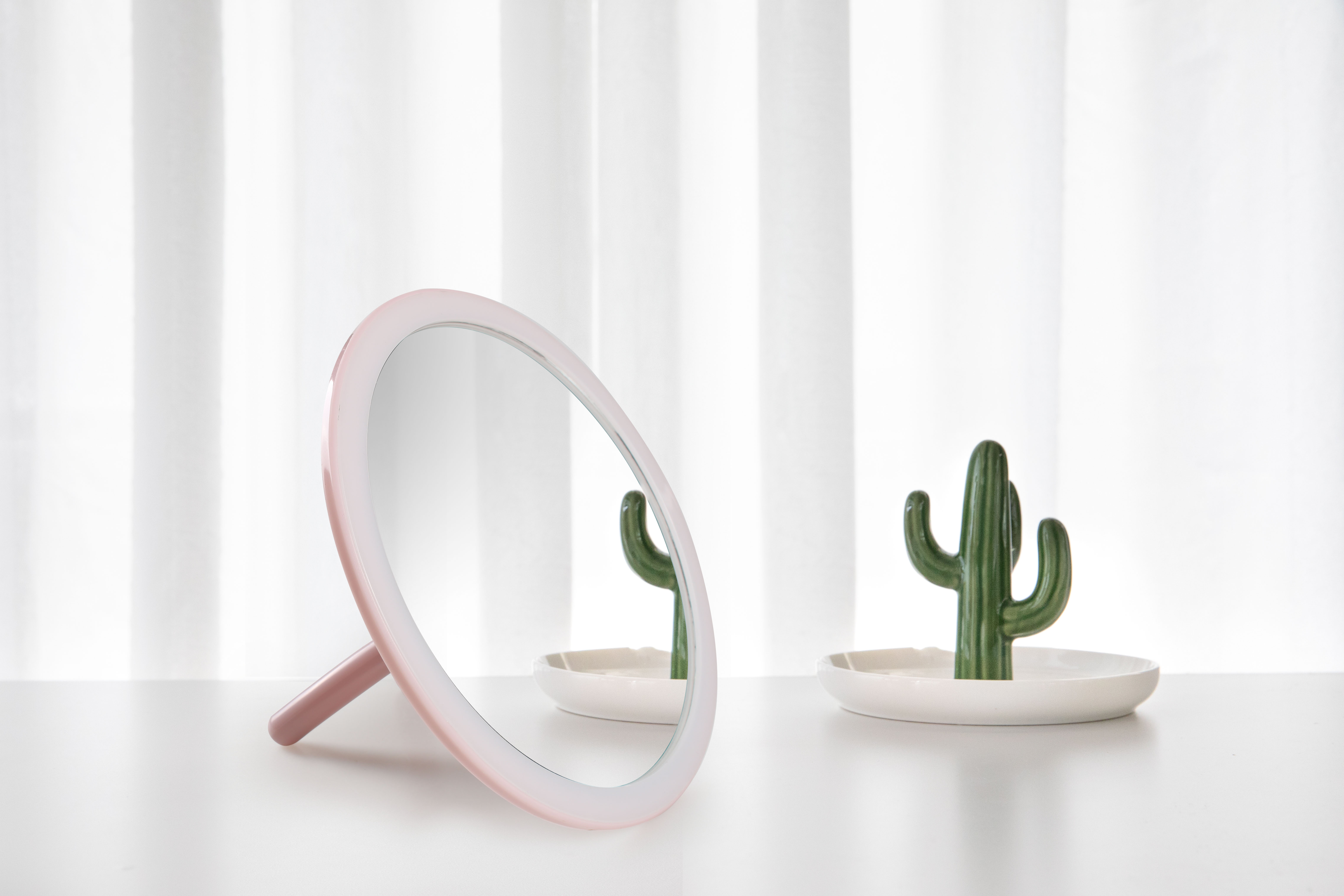 Wholesale Private Label Custom Logo Fancy Round Shape Bedroom Mirror Plastic Folding Desktop Makeup Mirror