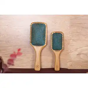 Factory Price Low MOQ Natural Bamboo Wood Custom Logo Detangling Paddle Scalp Hair Brush For Barber Hair Cutting Set