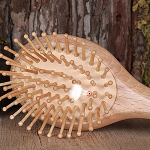2022 Top Quality Personalised Beech Wood Paddle Hair Brush Rubber Cushion Detangling Hair Brush Comb