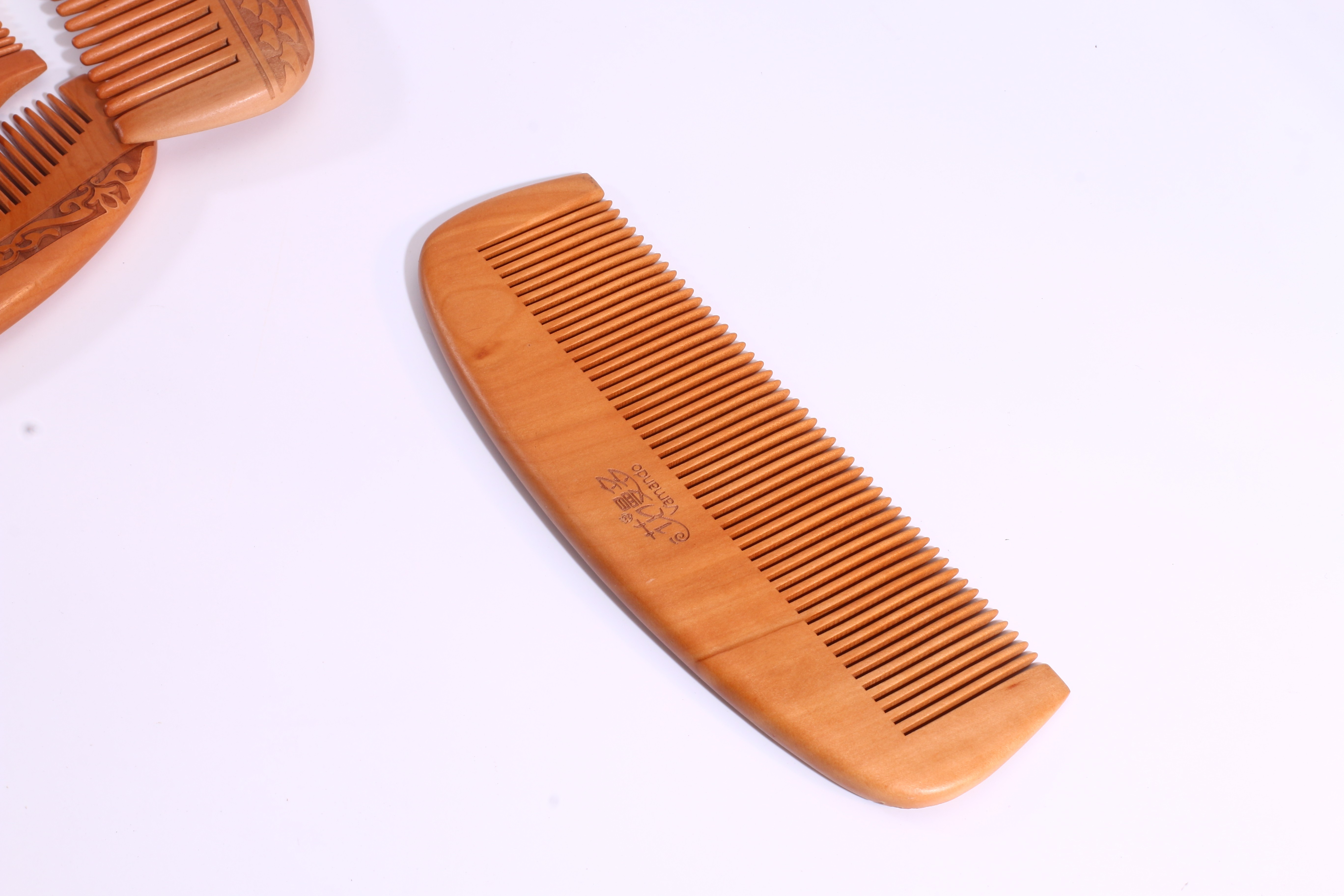 Eco Friendly High Quality Natural Wooden Combs Crafted Wooden Hair Comb with Private Logo For Women