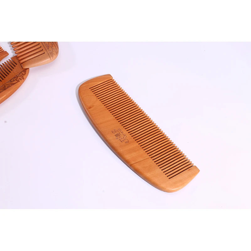 Eco Friendly High Quality Natural Wooden Combs Crafted Wooden Hair Comb with Private Logo For Women