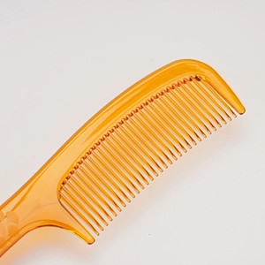 2022 Customized Fishtail Shape Eco-friendly Handle Translucent Golden Yellow Olive Oil Added Hair Comb For Barber Hair Cutting