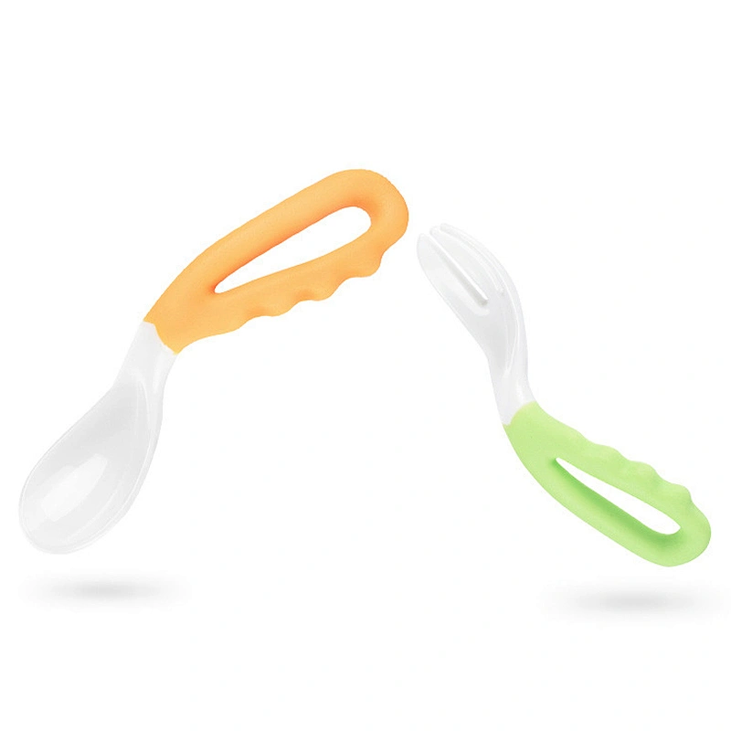 New design bpa free  Curved Handle Plastic PP baby spoon  twist  bendable  spoon