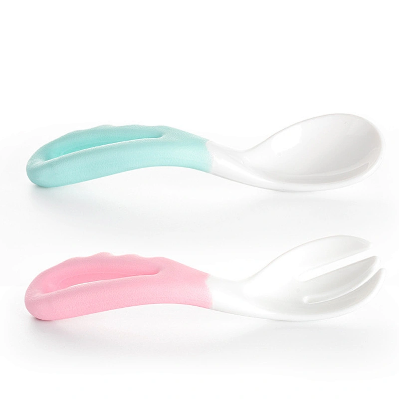 New design bpa free  Curved Handle Plastic PP baby spoon  twist  bendable  spoon