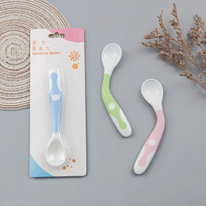 New design bpa free  Curved Handle Plastic PP baby spoon  twist  bendable  spoon