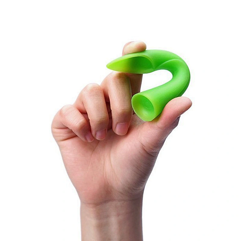 2PCS set 100% Silicone  Baby Soft-Tip Training Spoon Teether  toy Food Grade Bamboo Leaf Ergonomics For Baby Bendable
