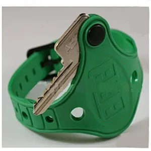 Promotional customize silicone retractable key holder