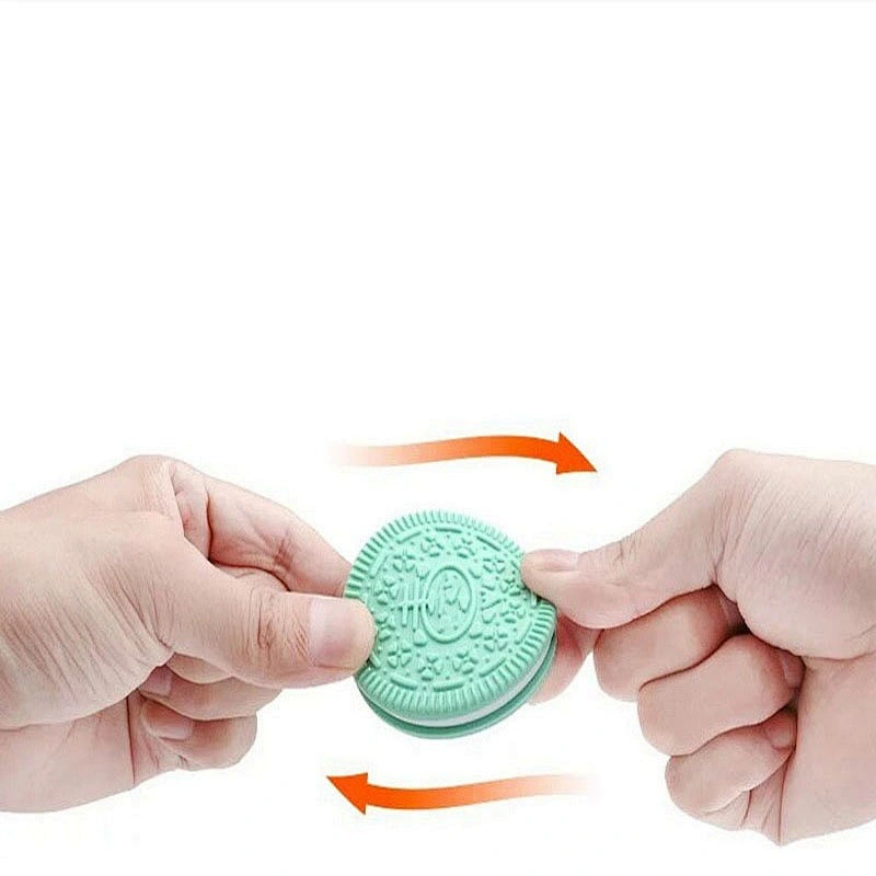 Food-grade silicone biscuit shaped teether for baby for feediing