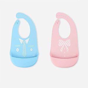 2020 OEM/ODM waterproof foldable easy to clean and carry baby bib food grade silicone for feeding