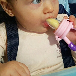 China Supplier New Design High Quality silicone baby fruit juice feeder  feeding pacifier