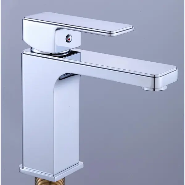 Phòng tắm Sử dụng Thiết kế hình vuông Vòi trộn lưu vực rộng rãi Trụ cột Chrome