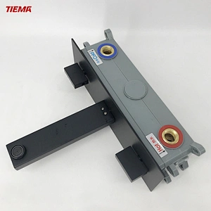 Chậu rửa treo tường có vòi nước nóng lạnh