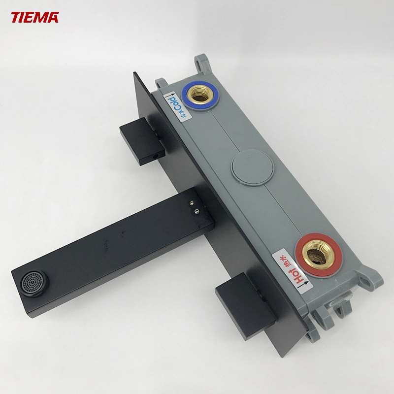 Chậu rửa treo tường có vòi nước nóng lạnh