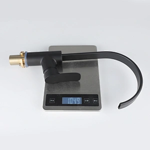 Cartucce filtranti per acqua sanitaria Rubinetto per lavello da cucina a cascata in ottone nero