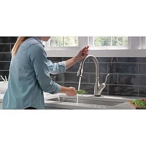 Mejore su experiencia en la cocina con un grifo de cocina abatible de una sola manija