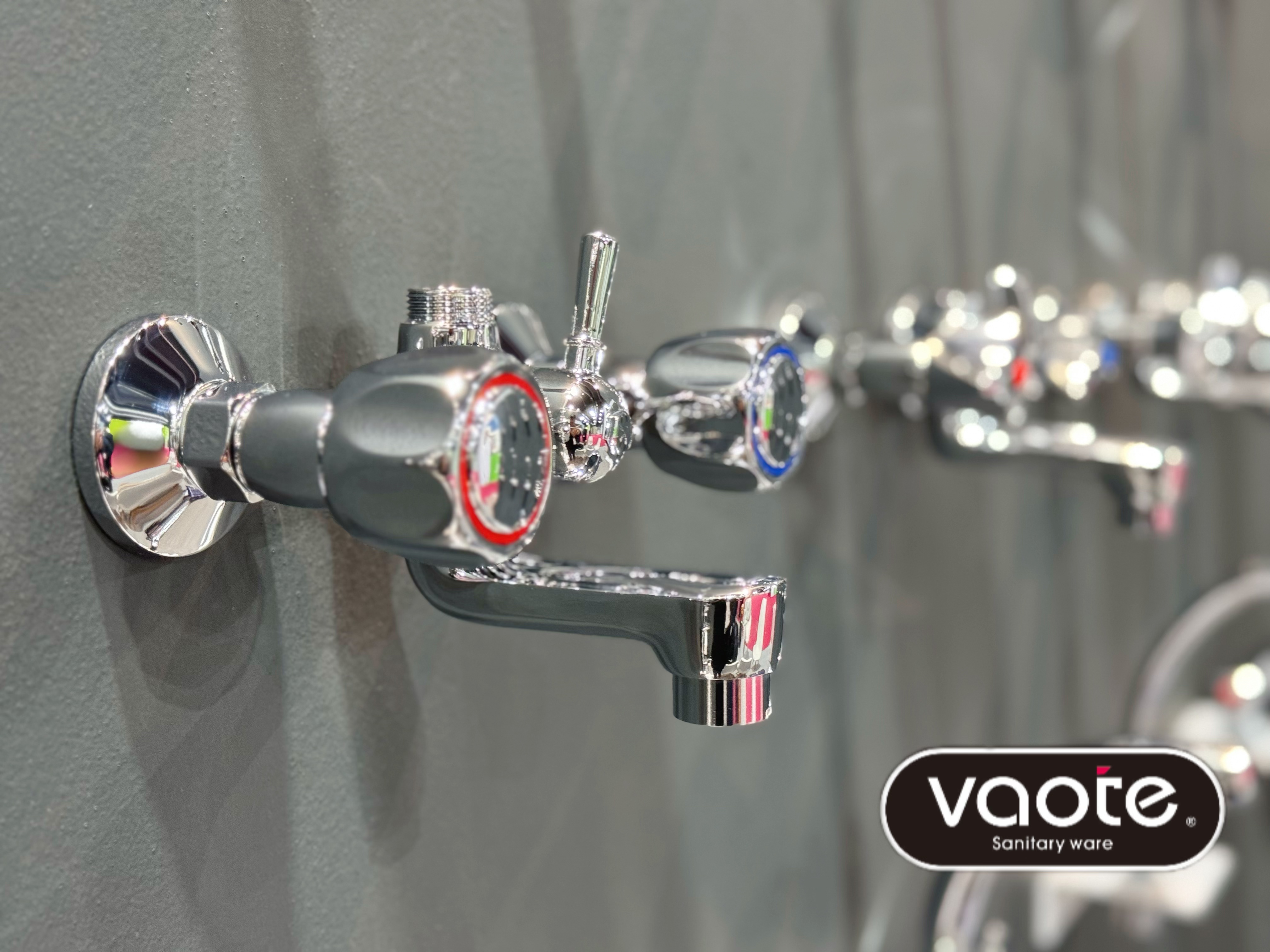 Vaote in big 5 Riyadh dual Bathtub faucet