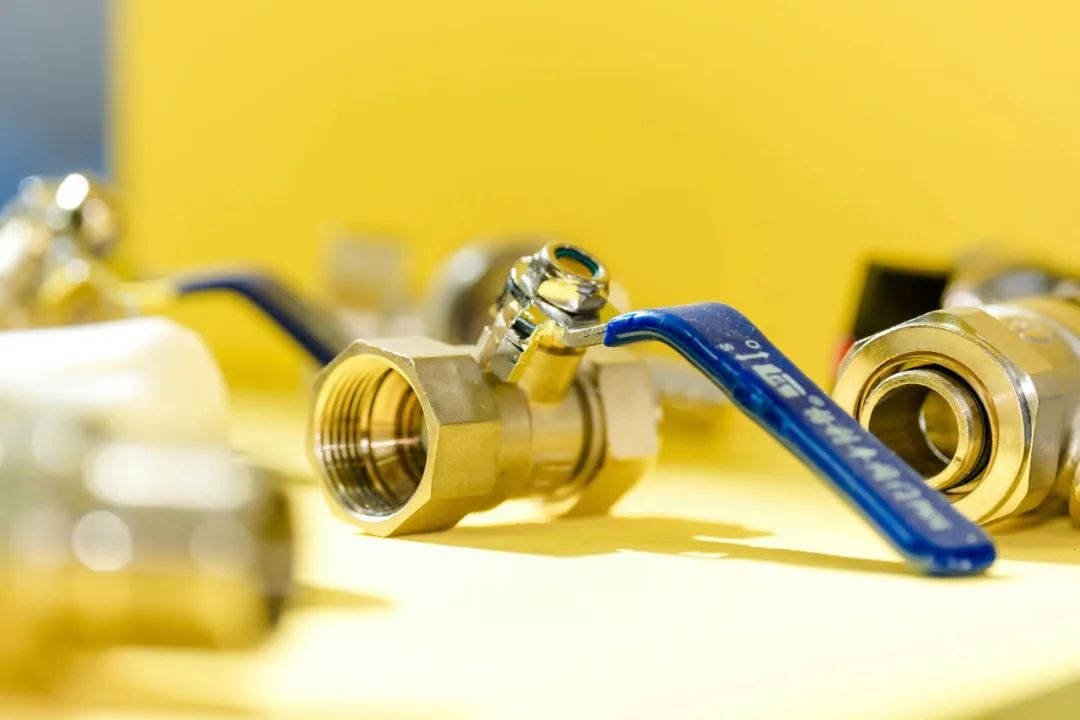 plumbing and valve exhibition faucets
