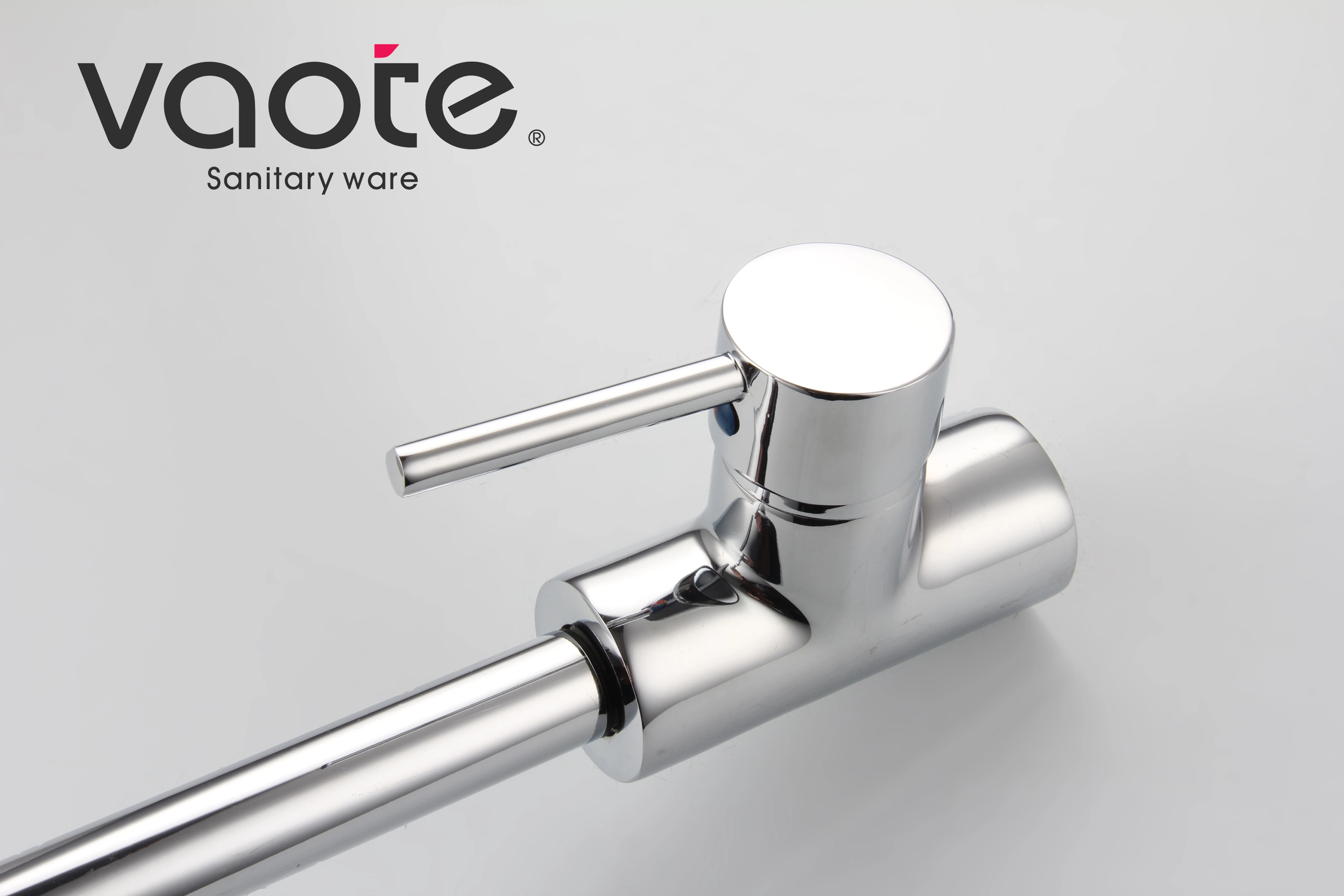 single lever deck mounted kitchen faucet