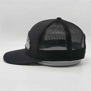 2019 New Fashion Custom Snap Back Pre Curved Brim Leather Patch Black Mesh Logo Cap Trucker Hats