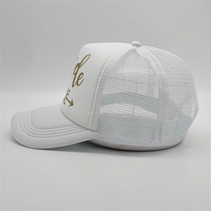 High Quality Custom White Clear Plastic Buckle 5 Panels  Foam Party Mesh Trucker Hats Curve Bill Golden Logo Sports Caps