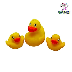 Duck family bath toy/mother with babies rubber duck