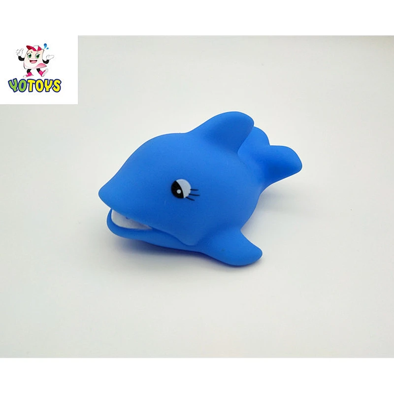 Custom Water Spraying Small Plastic Shark Toy for Baby Bath Time