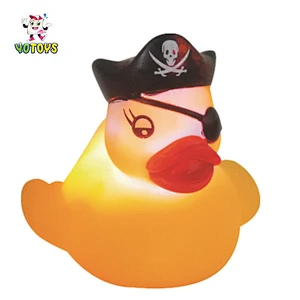 Factory Supplier Vinyl PVC Duck Promotional Bath Toy Floating Squeaky Duck Sets Flashing toy