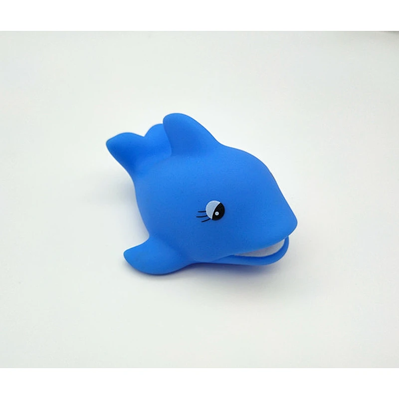 Custom Water Spraying Small Plastic Shark Toy for Baby Bath Time
