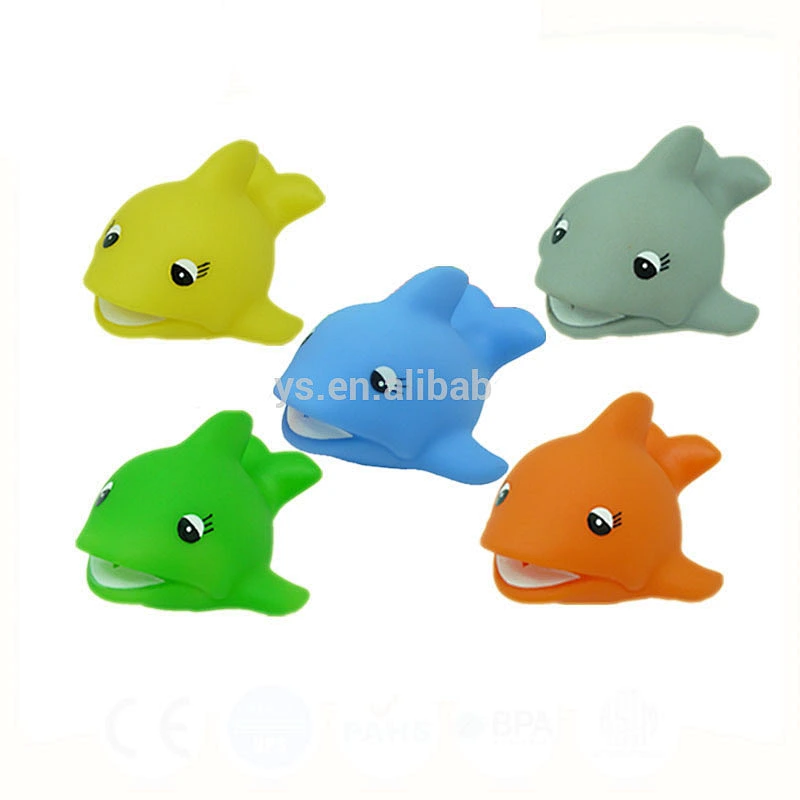 eco-friendly PVC dolphin bath toy Water Squirters
