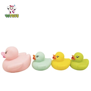 OEM cute Bathtub Friends Classic Toys Rubber Race Kids toy Animal family toys set