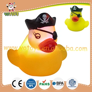 2015 flashing light up LED vinyl toy / Flashing vinyl duck in pirate shape