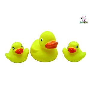 Duck family bath toy/mother with babies rubber duck
