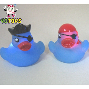 2015 flashing light up LED vinyl toy / Flashing vinyl duck in pirate shape