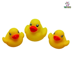 Duck family bath toy/mother with babies rubber duck