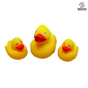 Duck family bath toy/mother with babies rubber duck