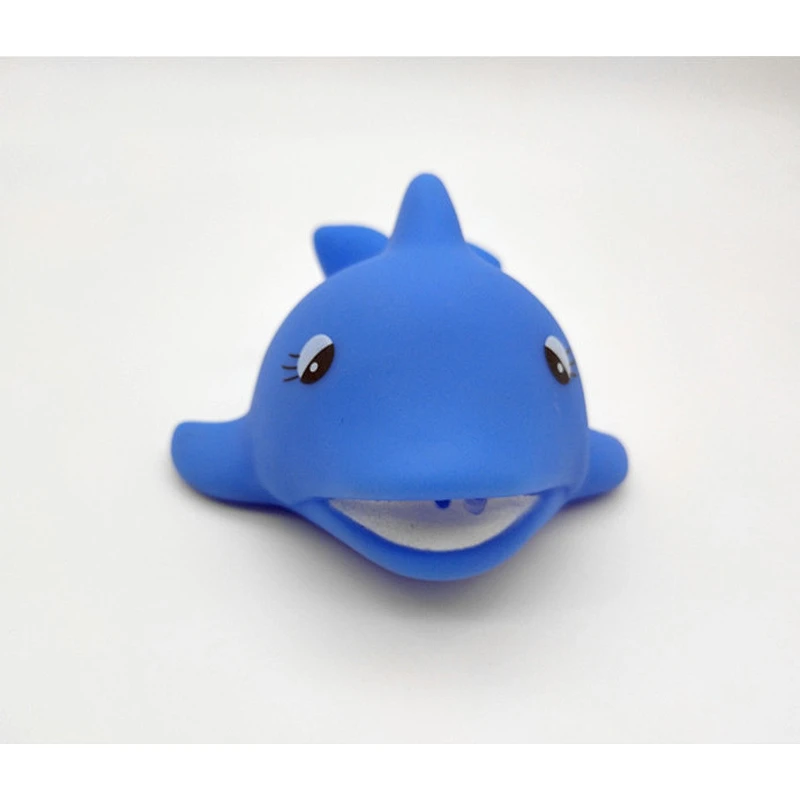 Custom Water Spraying Small Plastic Shark Toy for Baby Bath Time