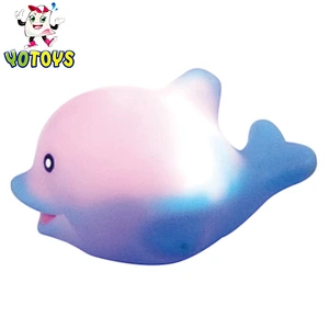 New design flashing Bath toys floating rubber dolphin toy with LED light rubber bath toys for kids