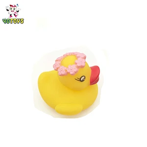 China Baby Bath Rubber Duck Wearing A Wreath Eco-friendly PVC Yellow Duck