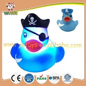 2015 flashing light up LED vinyl toy / Flashing vinyl duck in pirate shape