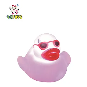 Juguetes Waterproof Floating Flash Custom Pvc Rubber Duck Glow Led Light Up Bath Toy for Babies