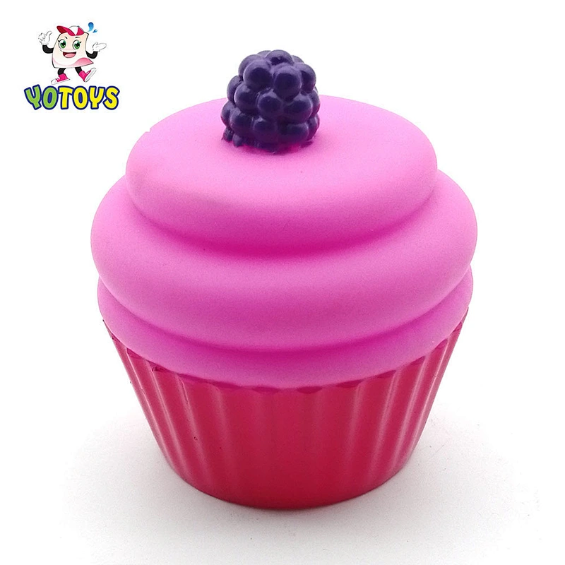 Eco-friendly Vinyl Rubber Strawberry Blueberry Cupcakes Squeaky Baby Bath Toys for Kids Girls Gift