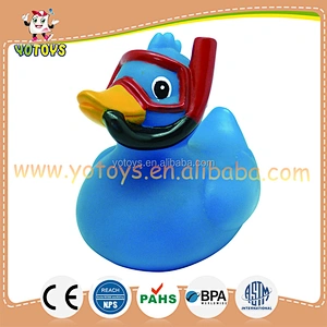 2016 non toxic plaStic PVC rose red rubber duck with sunglasses