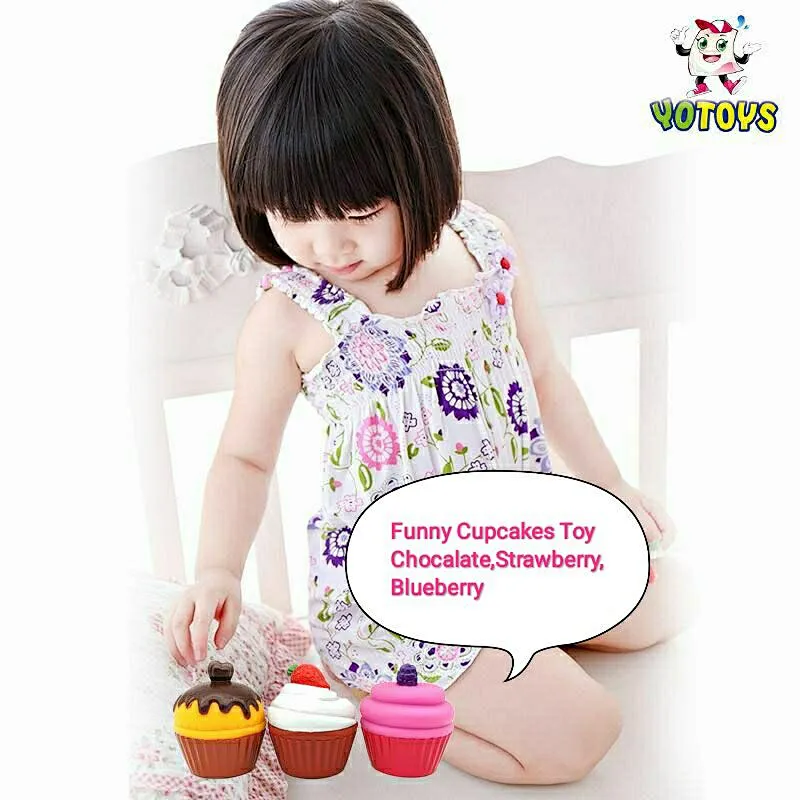 Eco-friendly Vinyl Rubber Strawberry Blueberry Cupcakes Squeaky Baby Bath Toys for Kids Girls Gift