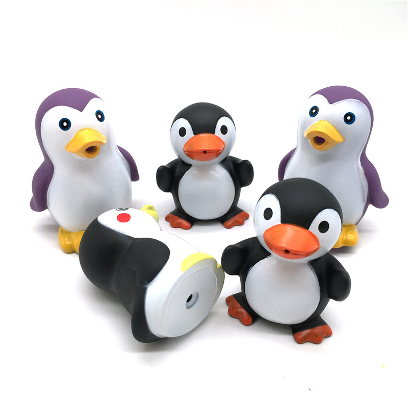 swimming pool toys Rubber animal toys penguin bathtub squirter toys